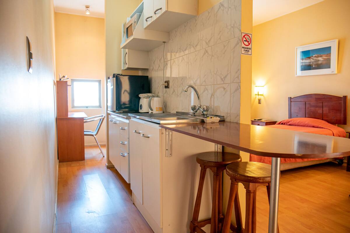 Single Room | Minibar, in-room safe, desk, laptop workspace