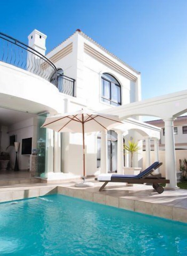 Outdoor pool, pool umbrellas