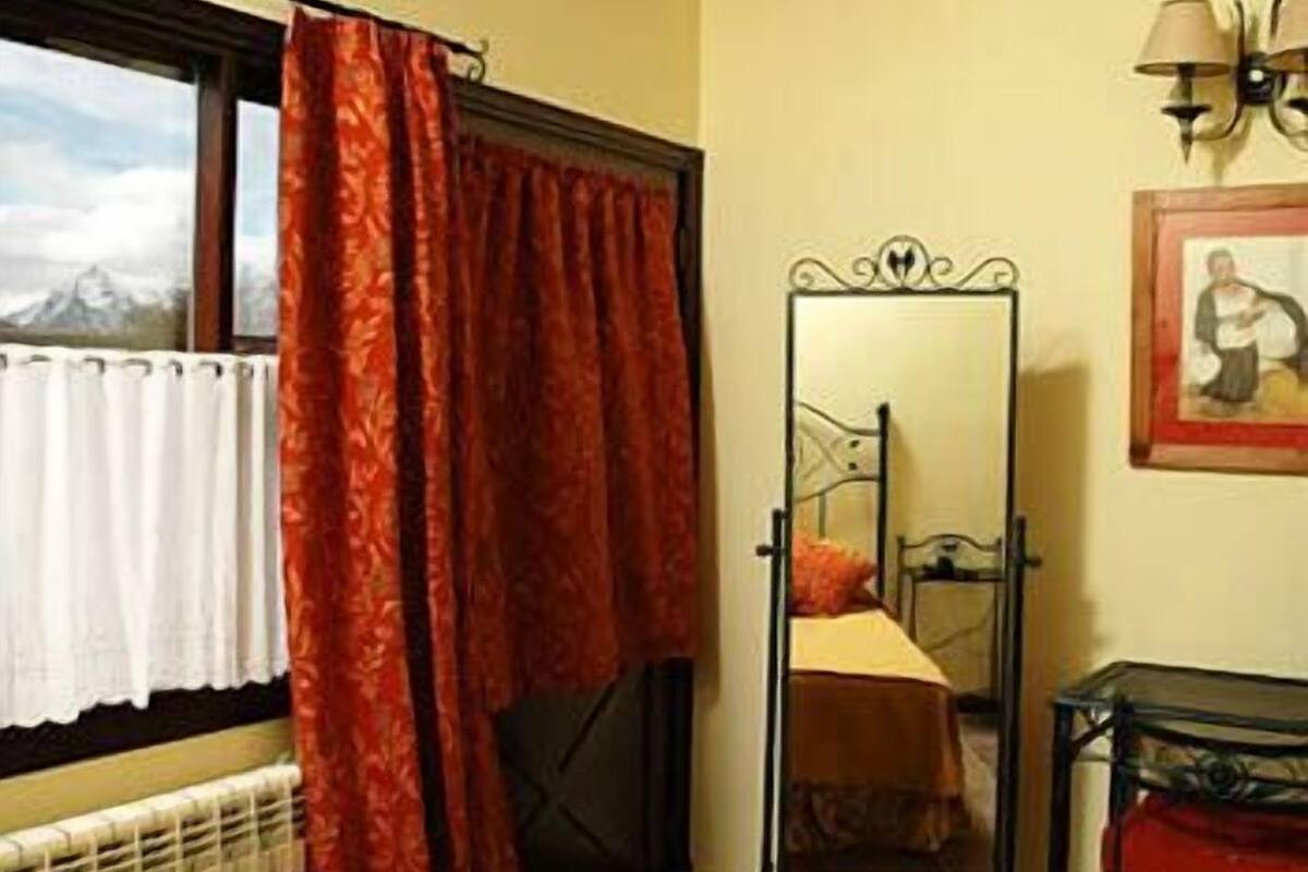 single room | room amenity