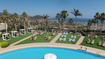 Indoor pool, seasonal outdoor pool, free pool cabanas, pool umbrellas