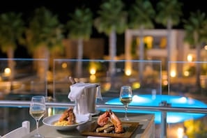 Food and drink - The Noverian Scenic Crete 5 Star Hilltop Villa Resort & Spa (Hersonissos)