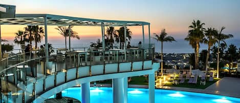 Indoor pool, seasonal outdoor pool, free pool cabanas, pool umbrellas