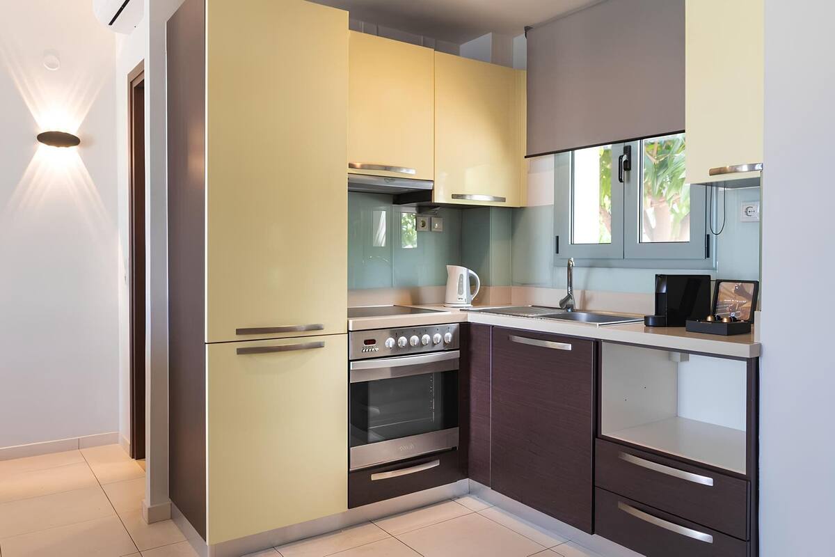 one bedroom villa with private pool and sea view | private kitchen | fridge, oven, stovetop, espresso maker