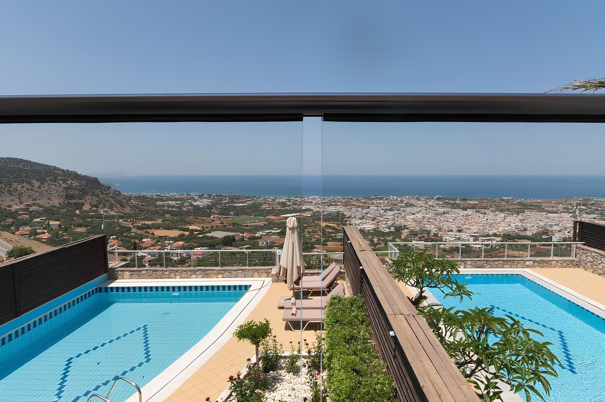 A rooftop pool with clear views of the city and sea.
