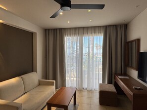 One Bedroom Villa with Pool View | Coin séjour