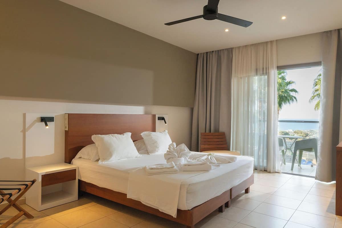Two Bedrooms Villa with Private Pool and Sea View | 2 camere, una cassaforte in camera, con stile personalizzato