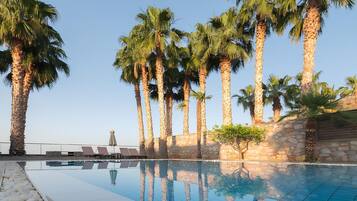 One Bedroom Villa with Private Pool and Sea View | Courtyard view