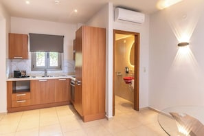 Two Bedrooms Villa with Private Pool and Sea View | 私人厨房 | 冰箱、烤箱、炉灶、意式浓缩咖啡机
