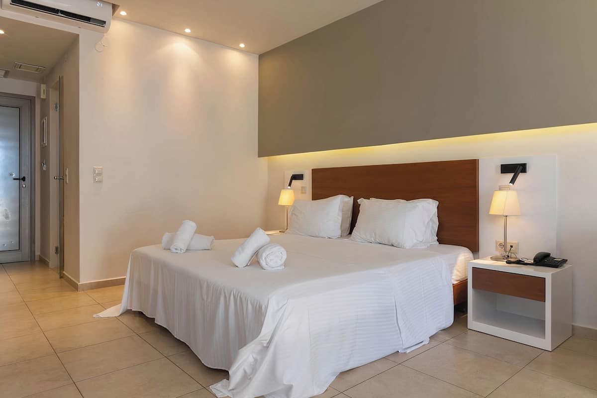 One Bedroom Villa with Pool View | 2 dormitorios, caja fuerte, decoración individual