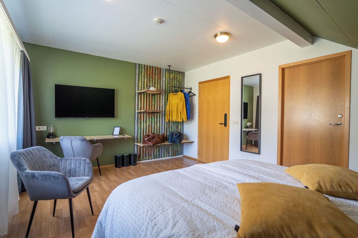 Double Room, Mountain View | 1 bedroom, desk, free WiFi, bed sheets