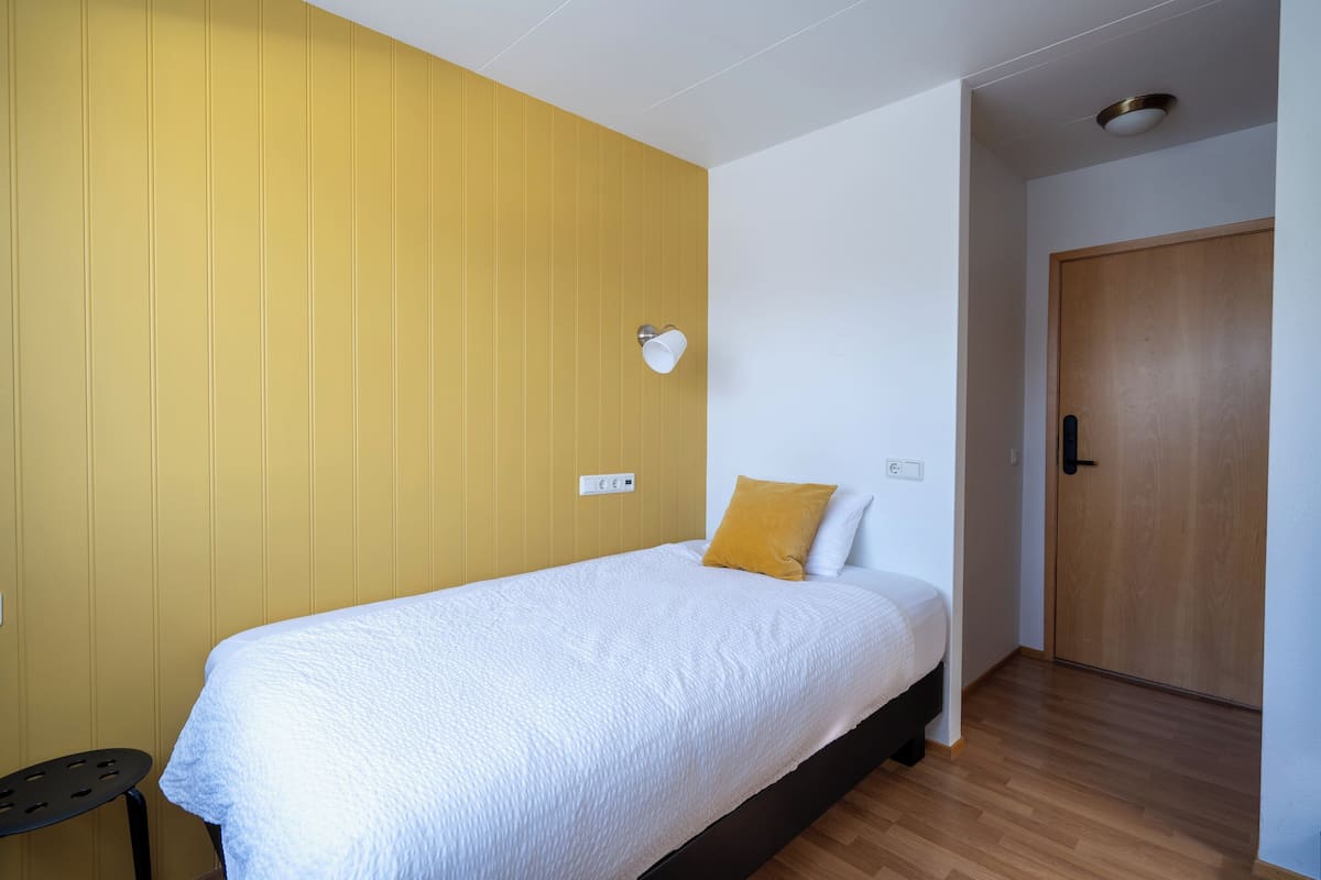 Single Room | 1 bedroom, desk, free WiFi, bed sheets