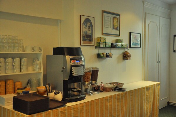 Petit déjeuner buffet servi en supplément en semaine