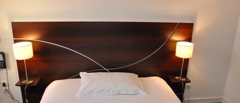 Kahden hengen standard-huone | Tallelokero huoneessa, työpöytä, äänieristys, ilmainen Wi-Fi