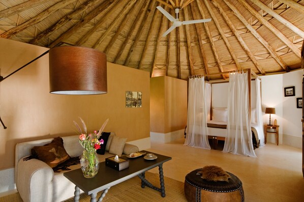 Suite – deluxe | 1 soverom, sengetøy av topp kvalitet, minibar og safe på rommet