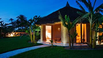 Deluxe Suite | 1 bedroom, premium bedding, minibar, in-room safe