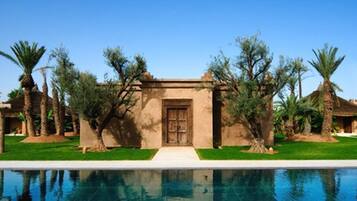 Outdoor pool, pool umbrellas, sun loungers