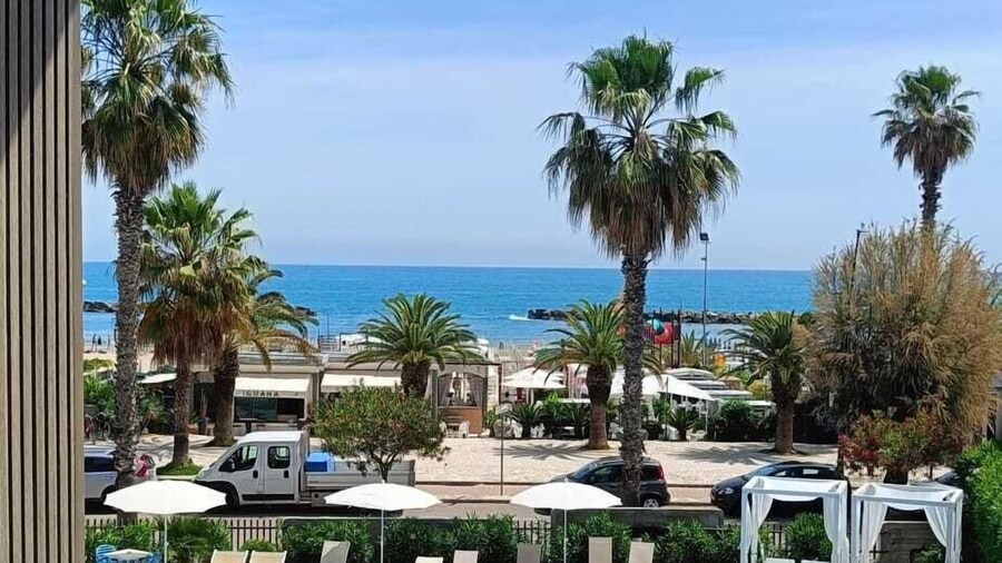 International Hotel & Suite