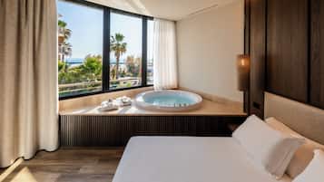 Deluxe-Suite, Whirlpool | 1 Schlafzimmer, hochwertige Bettwaren, Minibar, Zimmersafe