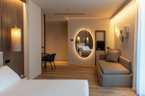 Executive Studio Suite, Hot Tub | Premium bedding, minibar, in-room safe, desk - International Hotel & Suite (San Benedetto del Tronto)