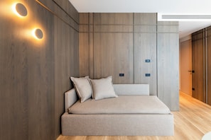 Deluxe Suite, Hot Tub | Living room | LED TV