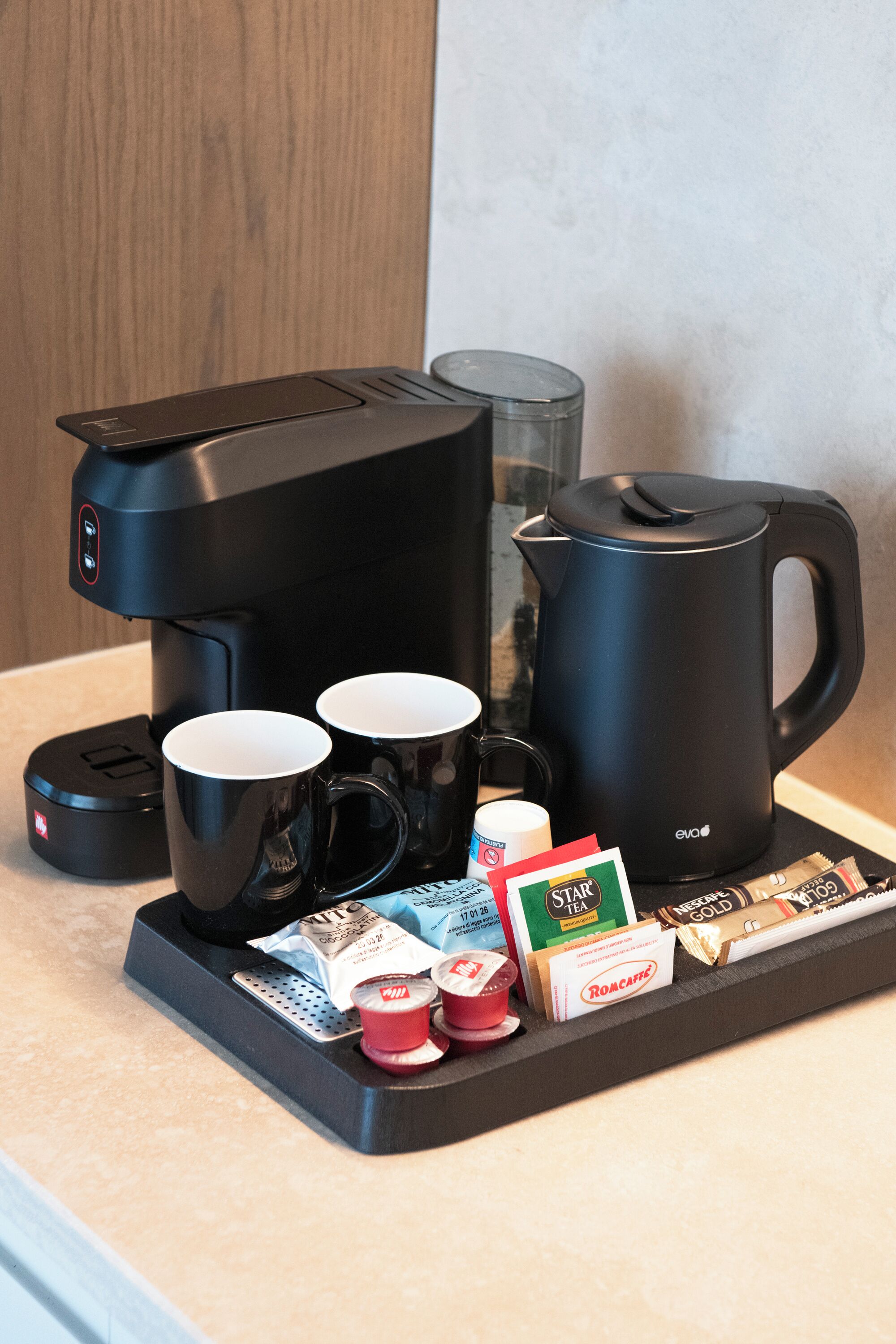 deluxe suite, hot tub | coffee and/or coffee maker