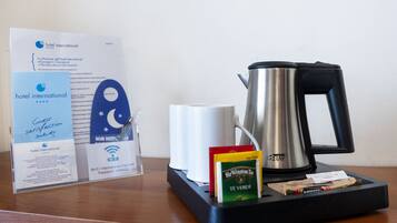 Cà phê và/hoặc dụng cụ pha