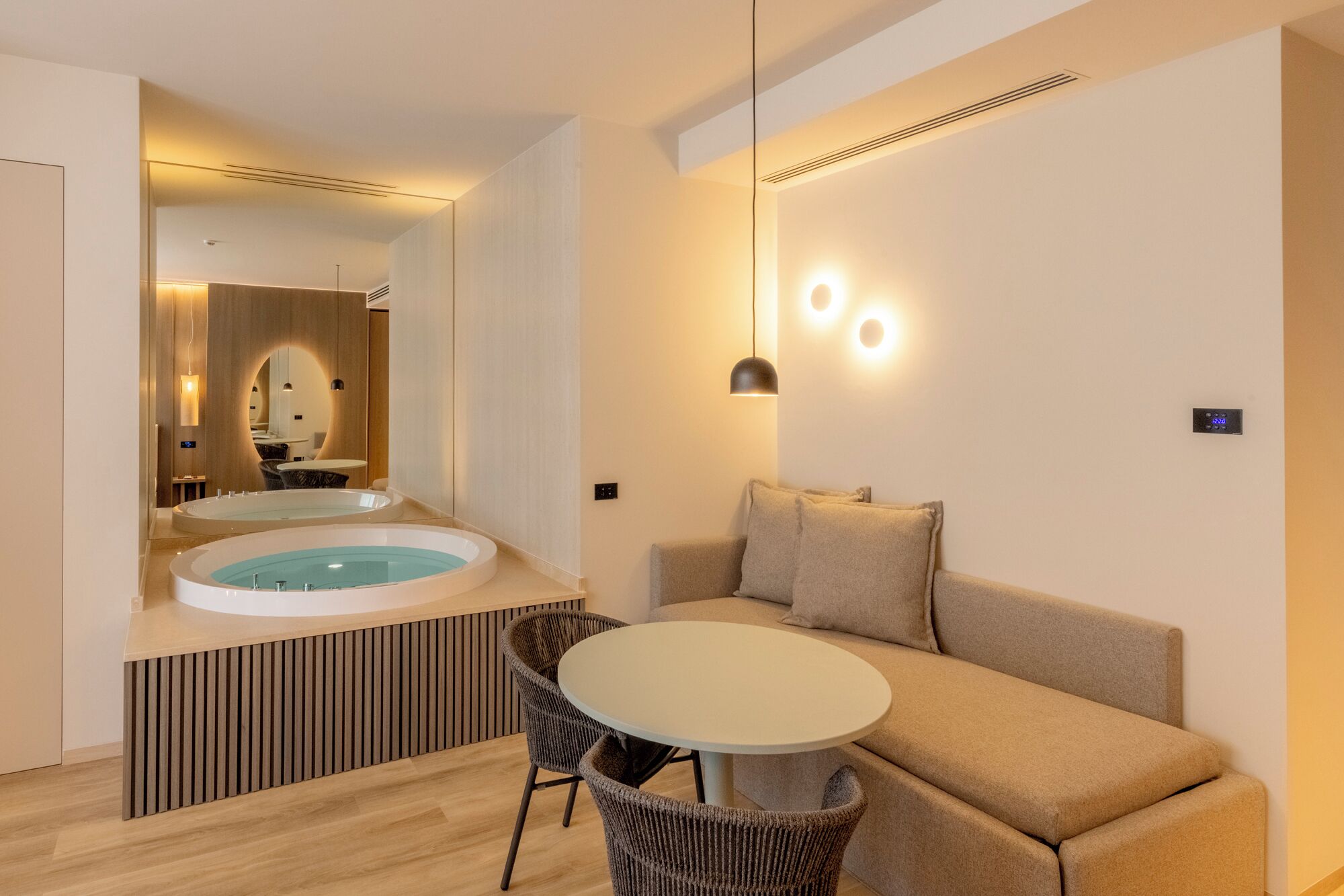executive studio suite, hot tub | private spa tub