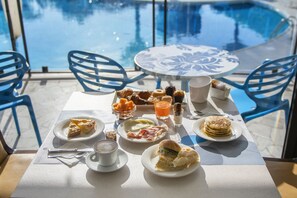 Poolside bar - International Hotel & Suite (San Benedetto del Tronto)