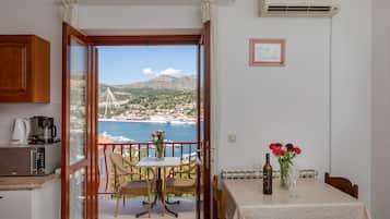 Zona de menjador de l'habitació