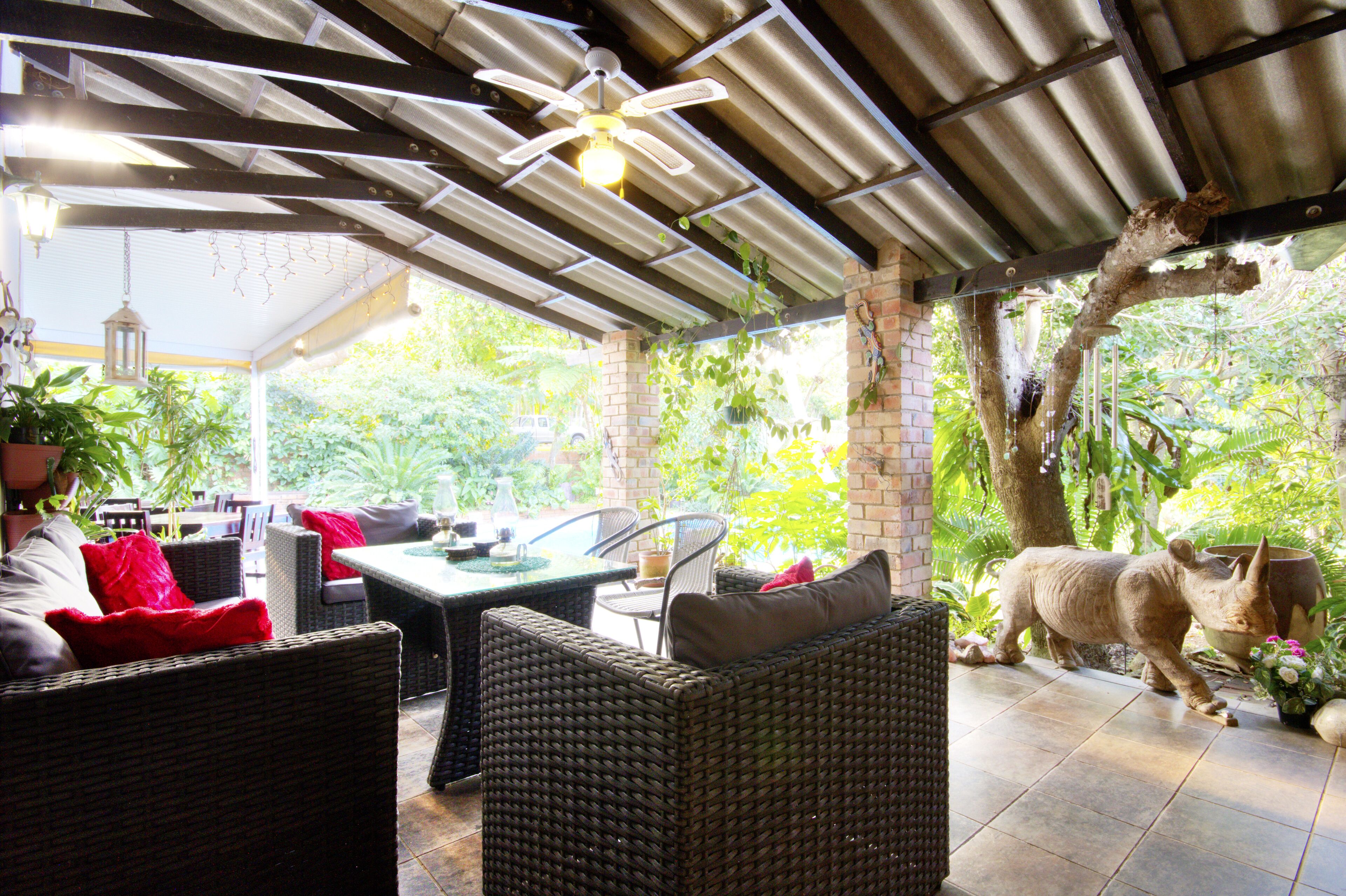 Lobby-lounge