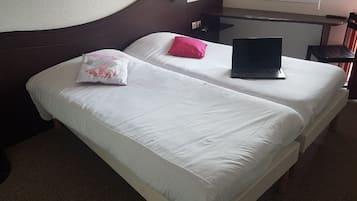 Twin Room, 2 Twin Beds | Desk, laptop workspace, cribs/infant beds, free WiFi