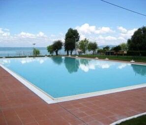 Outdoor pool, sun loungers - Le Tre Isole (Magione)