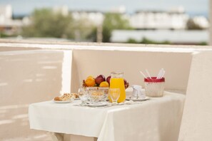Poolside bar - Gran Hotel San Luis (San Luis)