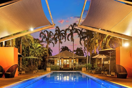 Outdoor pool, pool umbrellas, pool loungers. The Pearle of Cable Beach