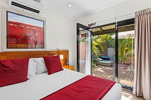 3 Bedroom Superior Pool Villa | Premium bedding, soundproofing, iron/ironing board, free WiFi - The Pearle of Cable Beach (Cable Beach)