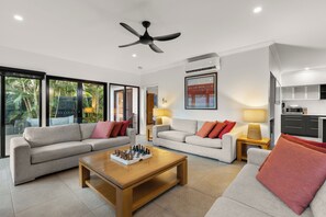 LCD TV - The Pearle of Cable Beach (Cable Beach)