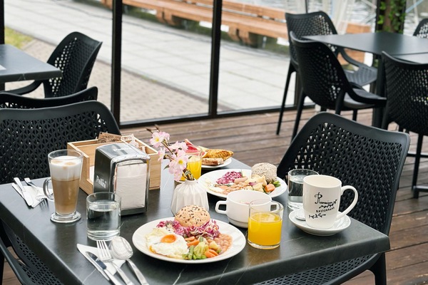 Daily buffet breakfast for a fee