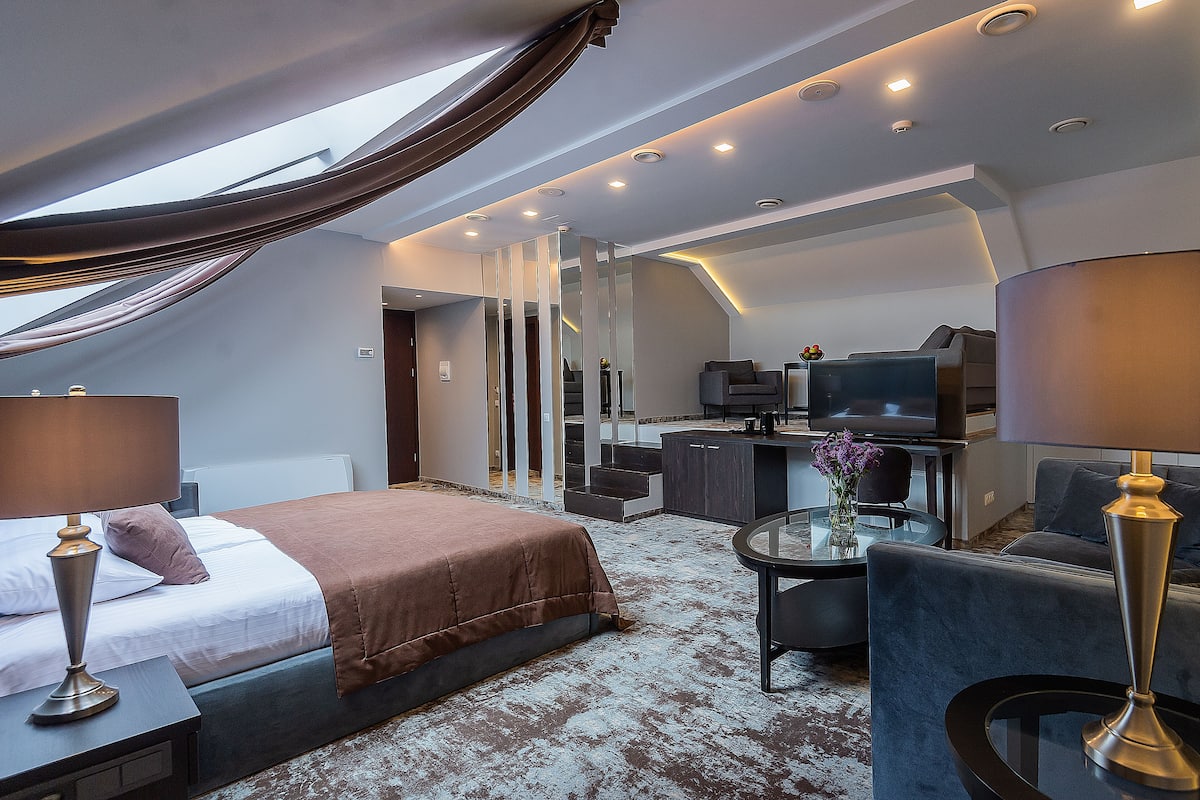 standard suite | 1 bedroom, desk, iron/ironing board, free wifi