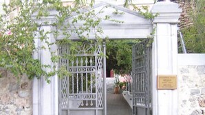 Pintu masuk hartanah