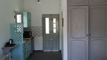 Studio | Individually decorated, individually furnished, free WiFi, bed sheets