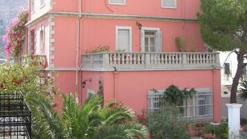 Fachada da propriedade