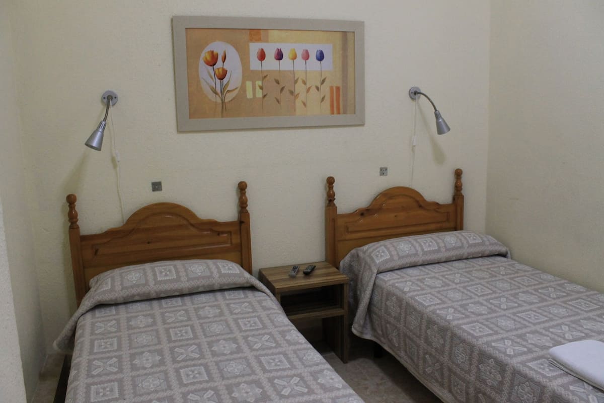 1 chambre, bureau, lits pliants/supplémentaires