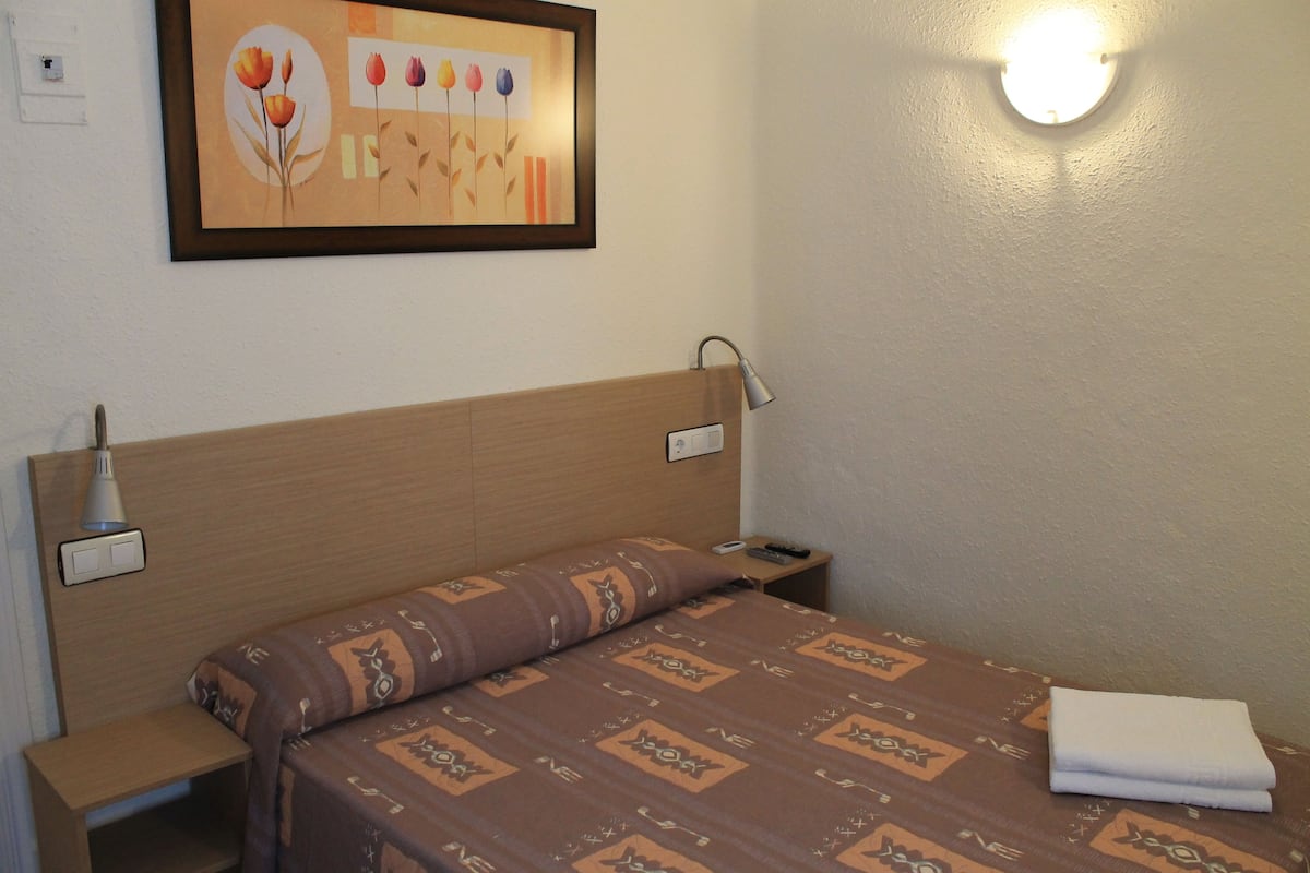Chambre Simple, salle de bains commune