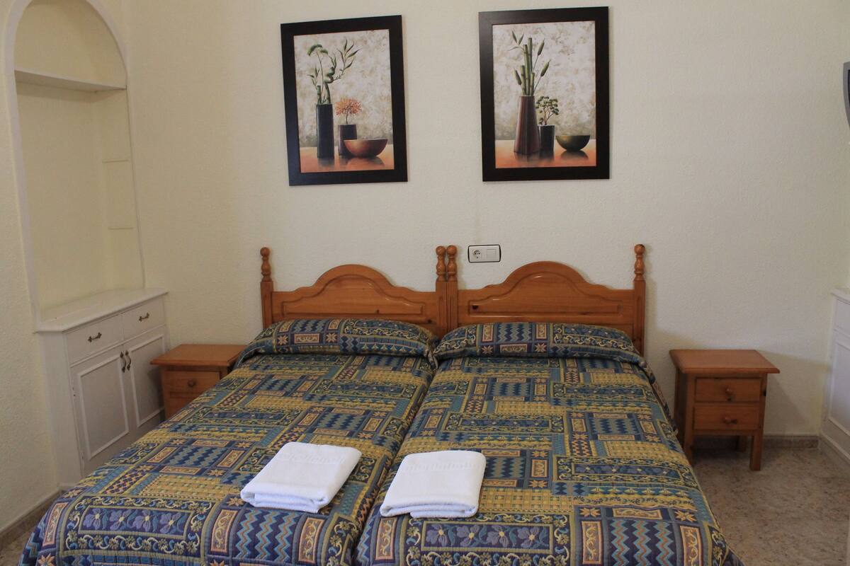 1 chambre, bureau, lits pliants/supplémentaires