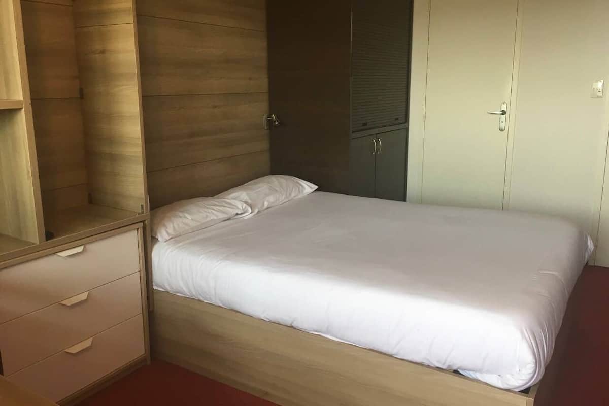 Studio, 1 Double Bed, Non Smoking, Kitchenette | Premium bedding, desk, laptop workspace, iron/ironing board