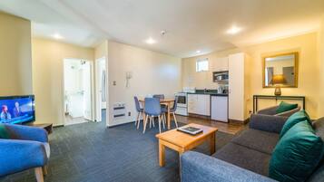 Apartment, 2 Bedrooms | Private kitchen