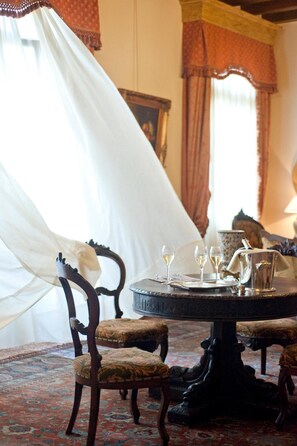 Lunch and dinner served, Mediterranean cuisine