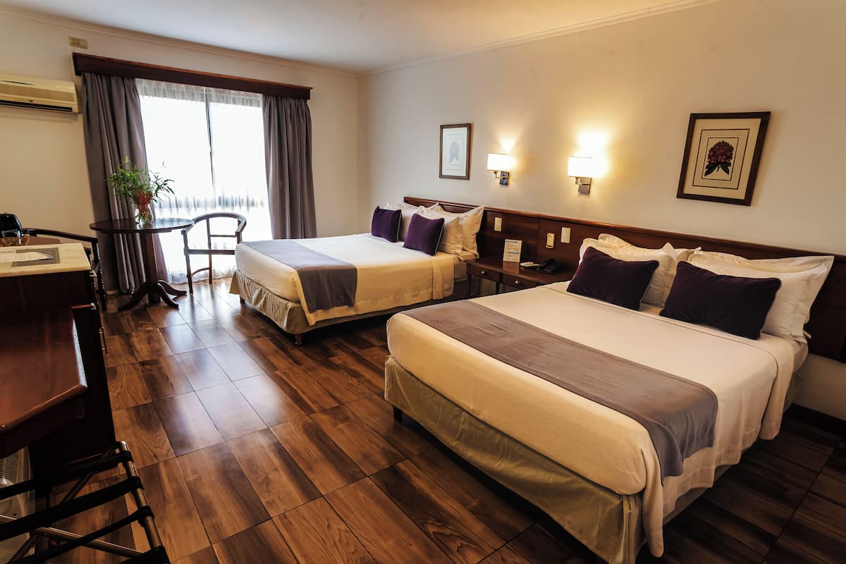 2 bedrooms, down duvets, minibar, in-room safe