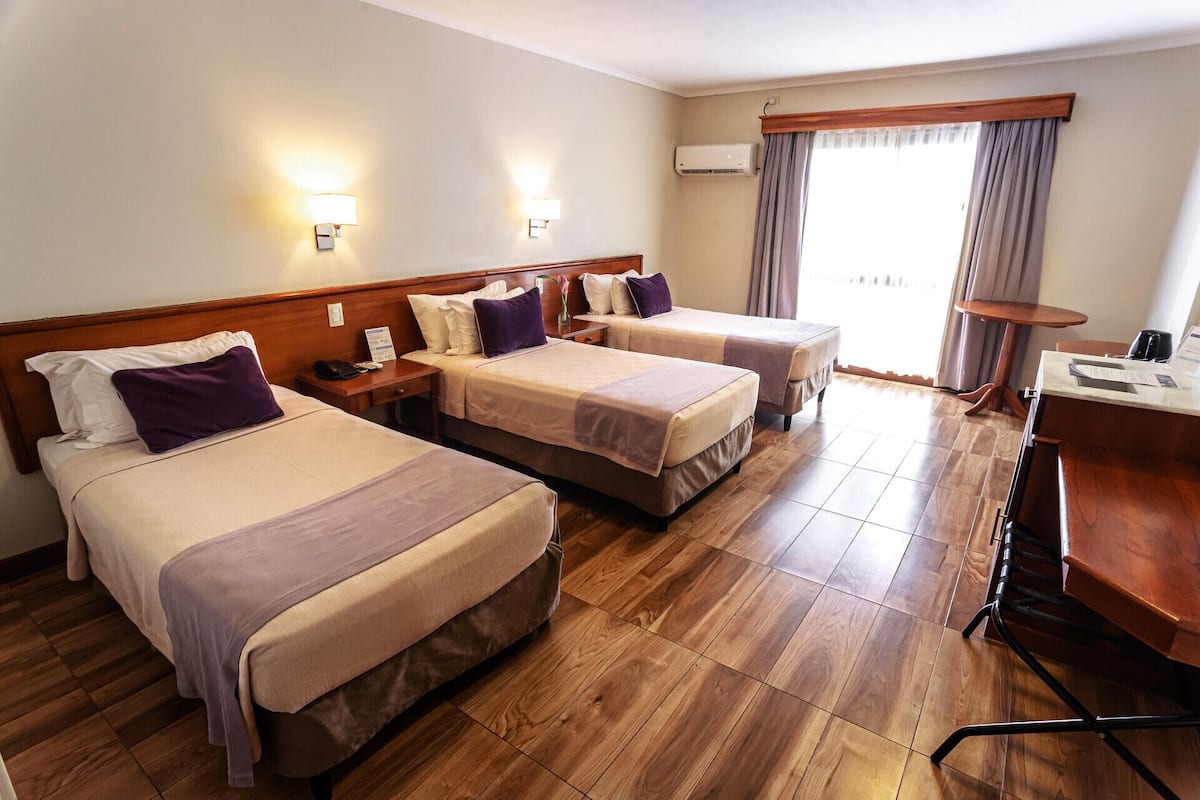 2 bedrooms, down duvets, minibar, in-room safe