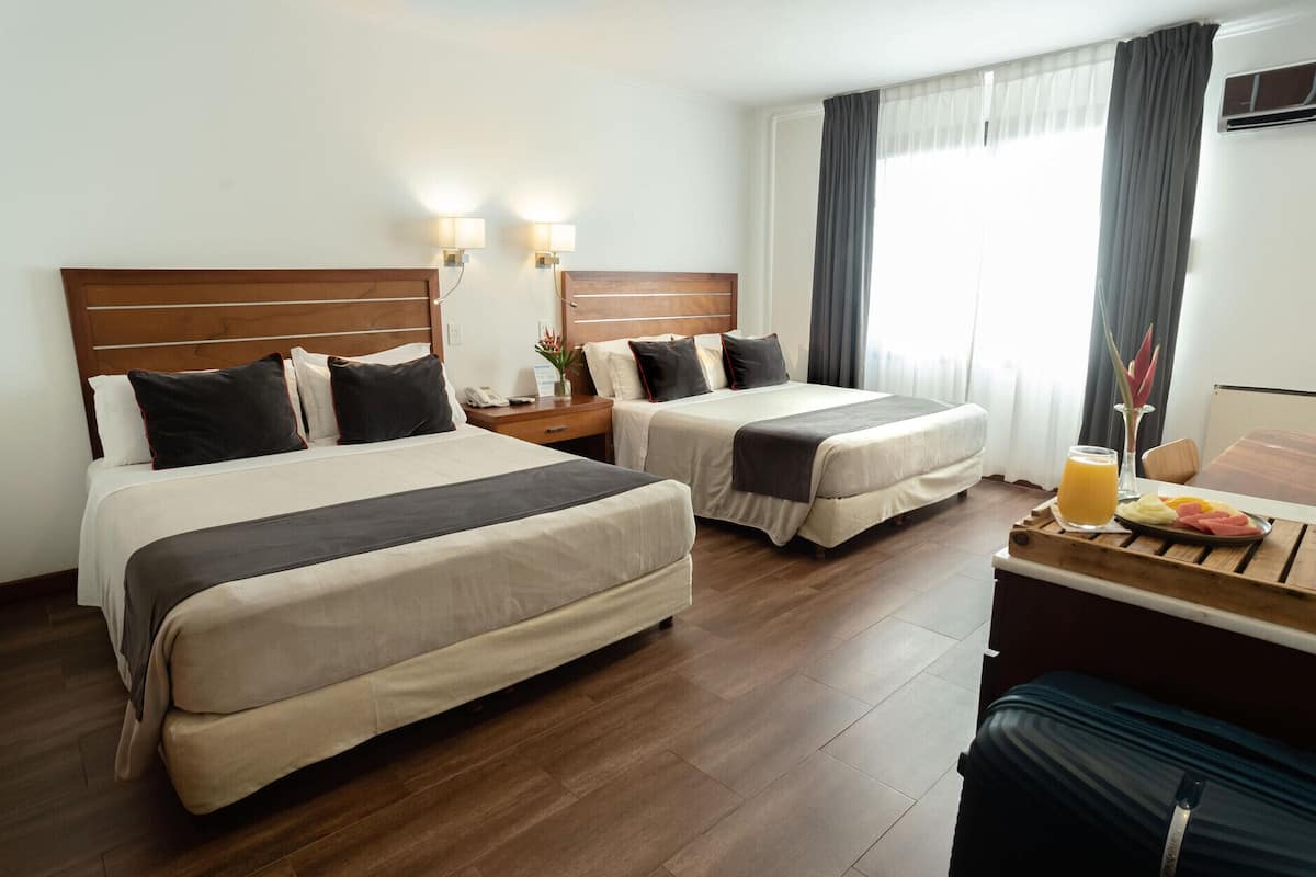 2 bedrooms, down duvets, minibar, in-room safe
